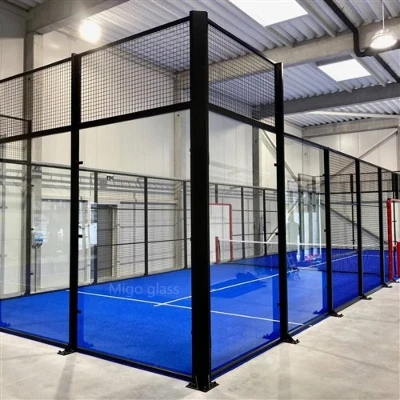 Sab Hauv Tsev Padel Court Glass